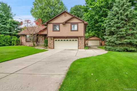 38445 Sheffield St, Clinton Township, MI 48036