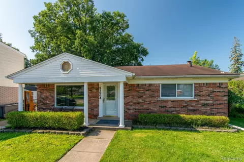 22004 Martin Rd, Saint Clair Shores, MI 48081