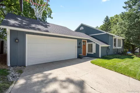 212 N Alice Ave, Rochester, MI 48307