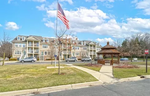 140 Park Green Dr, Lake Orion, MI 48362