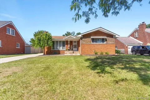 2360 Gorno St, Trenton, MI 48183