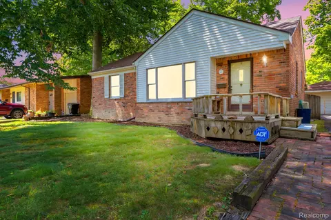 16551 Macarthur, Redford, MI 48240
