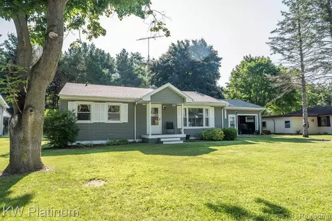 33 S Flower St, Croswell, MI 48422