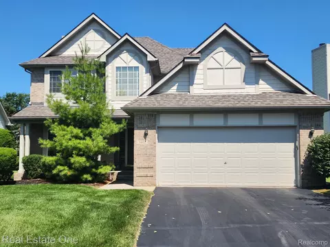 3402 Harbours Blvd #52, Waterford, MI 48328