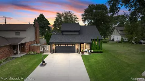 38176 Jefferson Ave, Harrison Township, MI 48045