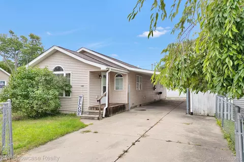 1452 Allen St, Burton, MI 48529