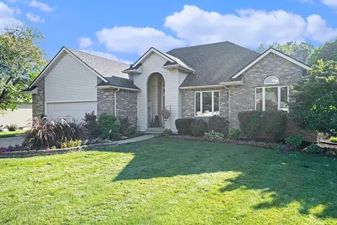2370 Willowdale Dr, Burton, MI 48509