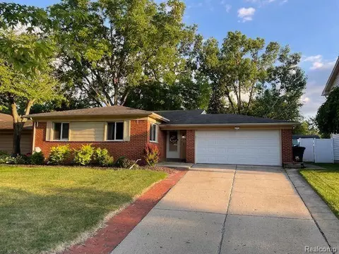2528 Crofthill Dr, Auburn Hills, MI 48326