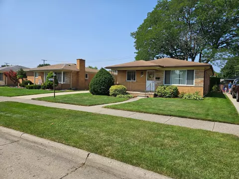 28193 Palm Beach Dr, Warren, MI 48093