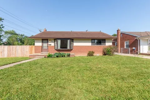 6401 Hawthorne St, Garden City, MI 48135
