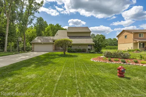 6960 Indian Creek Dr, West Bloomfield, MI 48322