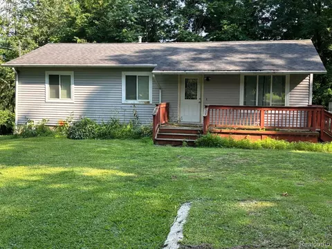 15279 Ripple Dr, Argentine, MI 48451