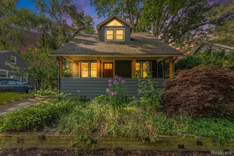 58 Sylvan Ave, Pleasant Ridge, MI 48069