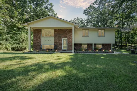 9273 Wild Oaks Cir, Green Oak, MI 48178
