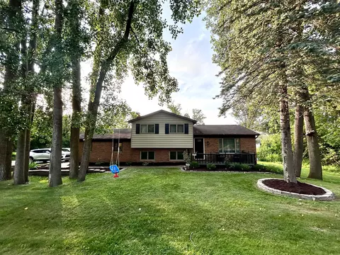 3050 Maganser Dr, Wixom, MI 48393