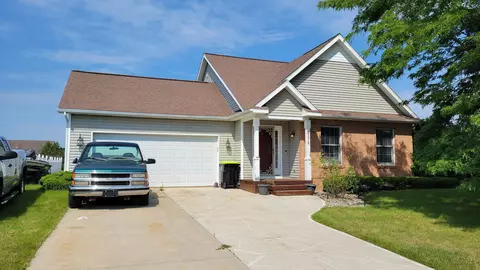4176 Locust Ln, Swartz Creek, MI 48473