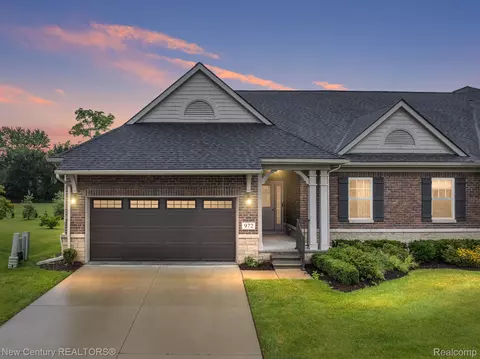 972 Cottage Ln, Troy, MI 48085