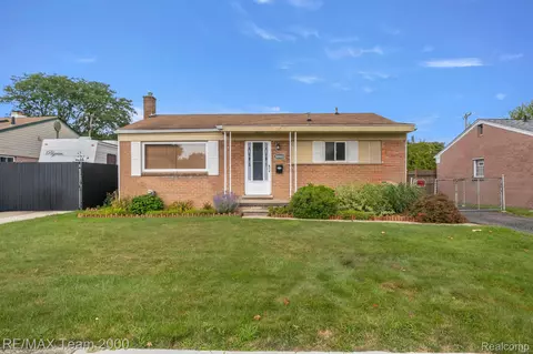 30900 Steinhauer St, Westland, MI 48186