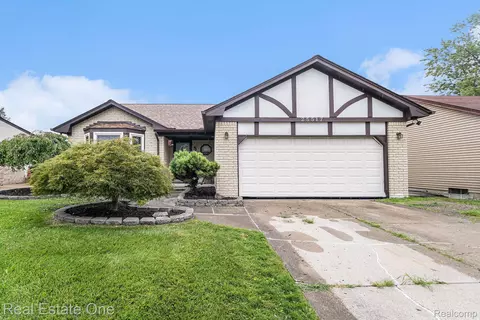 25517 Rose St, Chesterfield, MI 48051