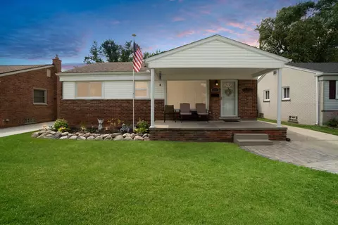 6939 Burnly St, Garden City, MI 48135