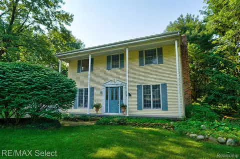 4232 Knollwood Dr, Grand Blanc, MI 48439