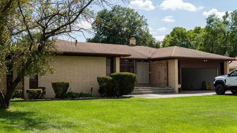 18201 Nadol Dr, Southfield, MI 48075