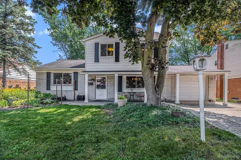 23814 Barfield St, Farmington Hills, MI 48336