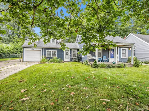 19481 Negaunee, Redford, MI 48240