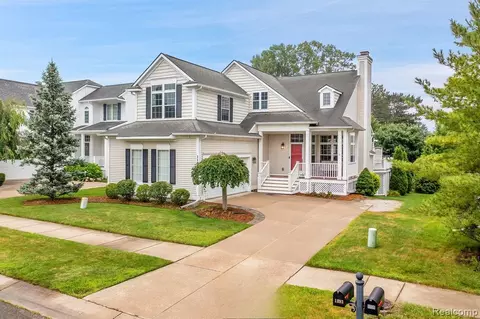 1193 Fountain View Ln, Oxford, MI 48371