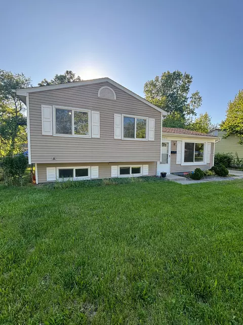 15472 Orchard St, Romulus, MI 48174