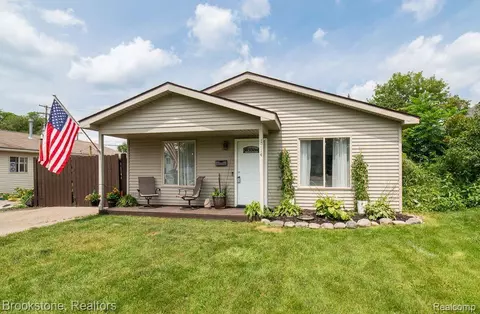 1114 Holbrook Ave, Waterford, MI 48328