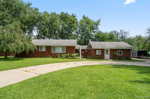 5254 Oak Park Dr, Clarkston, MI 48346