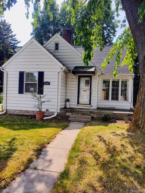 2247 Bay St, Saginaw, MI 48602