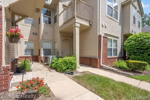 23855 Greenwood Dr #84, Flat Rock, MI 48134