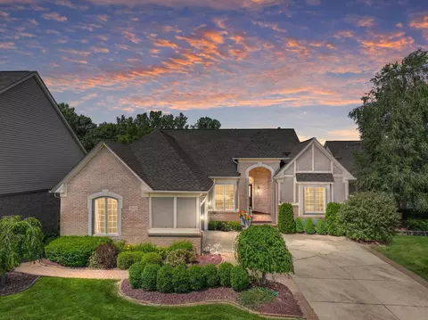 7907 Glacier Club Dr, Washington, MI 48094