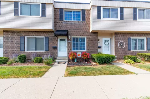 703 Estrada Dr, Belleville, MI 48111