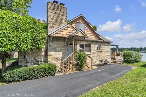 13157 Ormond Dr, Van Buren, MI 48111