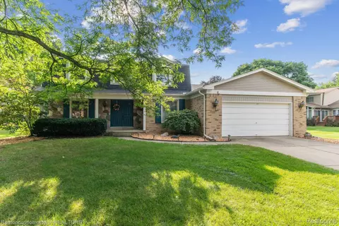 45627 S Turtlehead Crt Ct, Plymouth, MI 48170