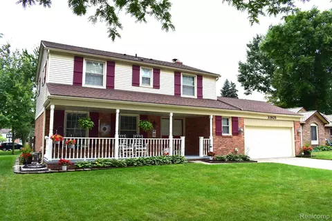 33925 Fairfax Dr, Livonia, MI 48152