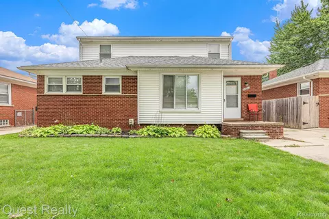 29213 Ursuline St, Saint Clair Shores, MI 48081