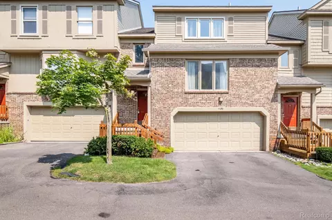 4230 Breckenridge Dr, West Bloomfield, MI 48322