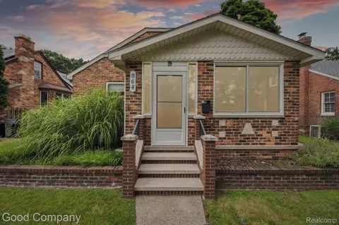 964 W Lewiston Ave, Ferndale, MI 48220