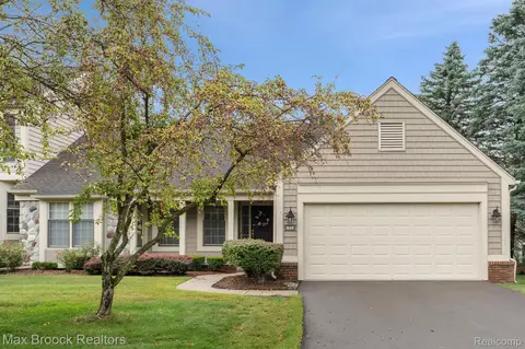 835 Upper Scotsborough, Bloomfield Hills, MI 48304