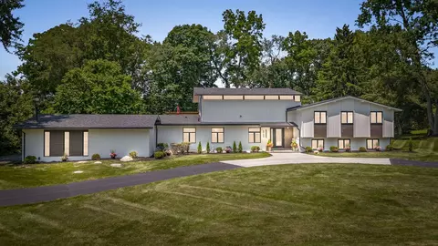 6764 W Knollwood, West Bloomfield, MI 48322