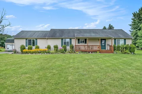 701 Chase Lake Rd, Howell, MI 48855