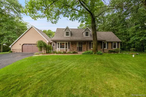 639 Highland Dr, Oxford, MI 48371