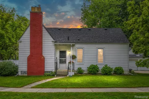 1129 Fernwood Rd, Royal Oak, MI 48067
