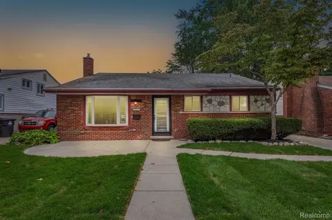8648 Donna St, Westland, MI 48185