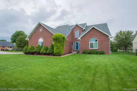 34273 Aspen Park Dr, Chesterfield, MI 48047