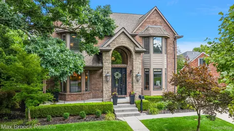 145 S Glenhurst Dr, Birmingham, MI 48009